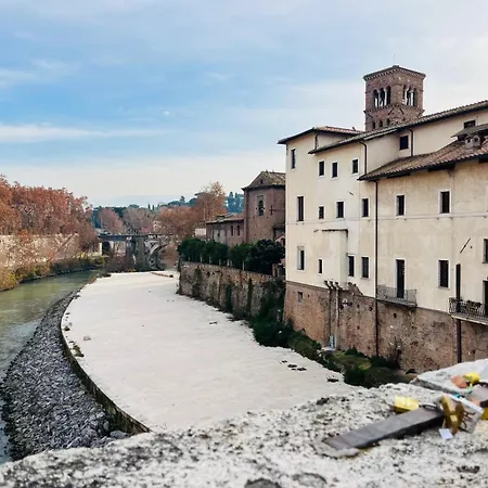Bed & Breakfast Torre Tolomei Trastevere 4*